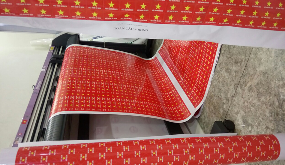 In tem nhãn decal giấy, nhựa, bạc – Đa dạng chất liệu, in nhanh 16 in cờ cán